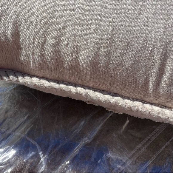 ⬇️St. Nicholas Square NWT Kohl’s Pillow 12”x18” Ivory Beaded Merry Christmas - Picture 4 of 9